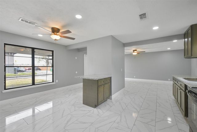 1913 Scarborough Lane, Pasadena, TX 77502