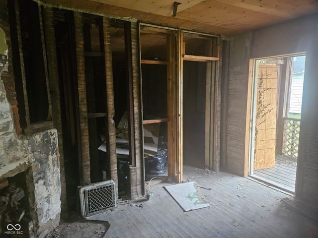 1520 1st Avenue, Terre Haute, IN 47807