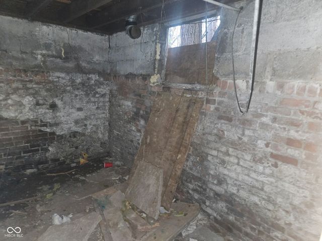 1520 1st Avenue, Terre Haute, IN 47807