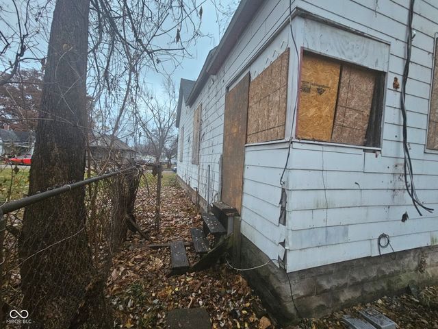 1520 1st Avenue, Terre Haute, IN 47807