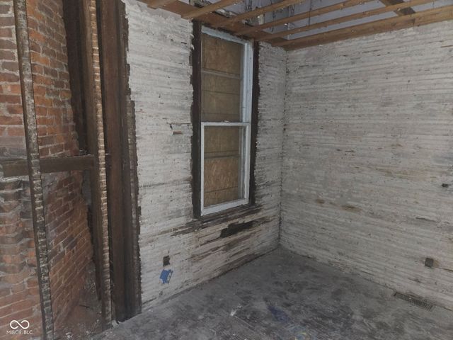 1520 1st Avenue, Terre Haute, IN 47807