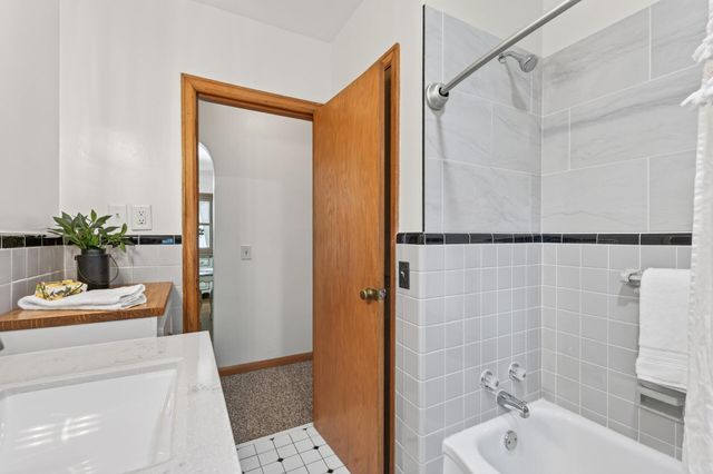 2663 16th Avenue E, North Saint Paul, MN 55109
