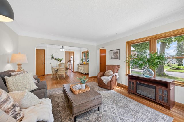 2663 16th Avenue E, North Saint Paul, MN 55109