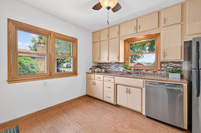 2663 16th Avenue E, North Saint Paul, MN 55109