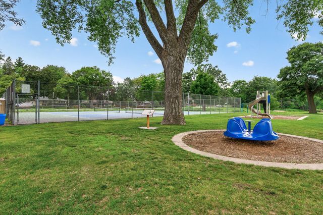 2663 16th Avenue E, North Saint Paul, MN 55109
