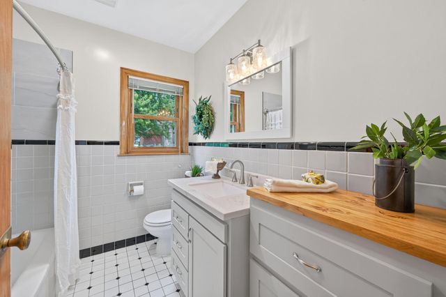 2663 16th Avenue E, North Saint Paul, MN 55109