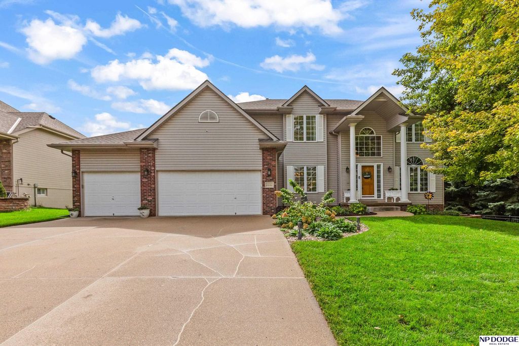 9235 Bayberry Road, La Vista, NE 68128