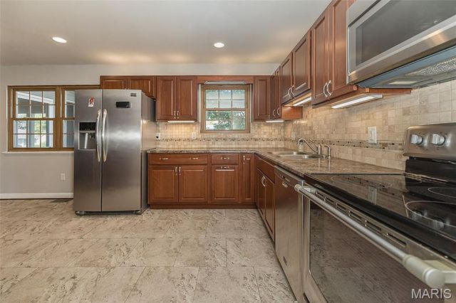 11716 Minot Drive, Bridgeton, MO 63044