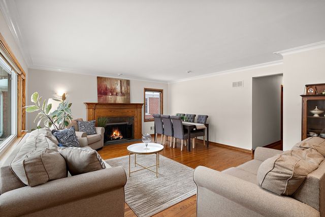 320 Cornell Avenue, Des Plaines, IL 60016