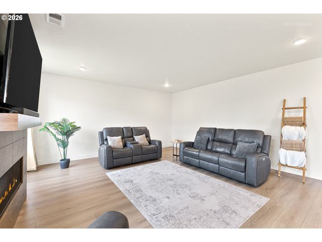 3628 HAZELNUT St, Forest Grove, OR 97116