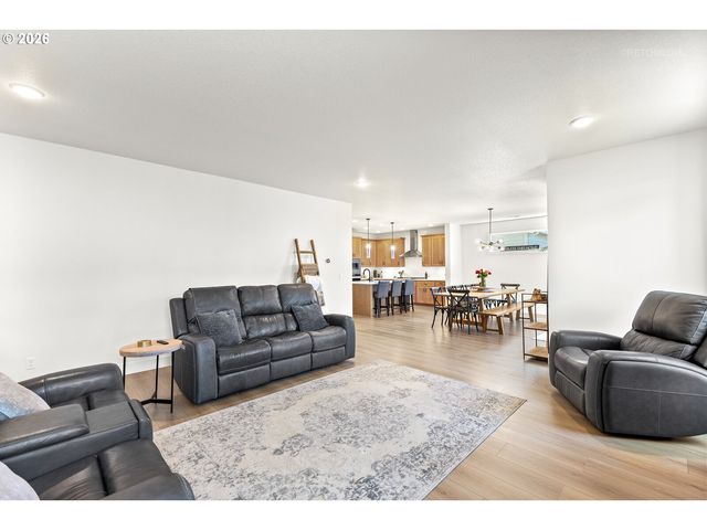 3628 HAZELNUT St, Forest Grove, OR 97116