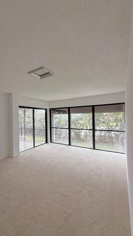 1739 Embassy Drive 202, West Palm Beach, FL 33401