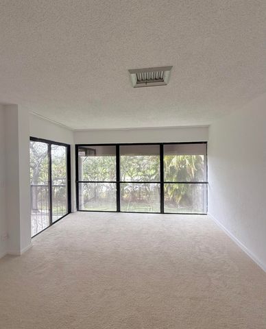 1739 Embassy Drive 202, West Palm Beach, FL 33401