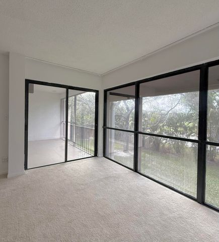 1739 Embassy Drive 202, West Palm Beach, FL 33401