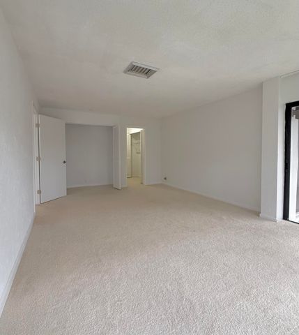 1739 Embassy Drive 202, West Palm Beach, FL 33401