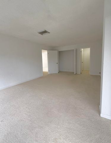 1739 Embassy Drive 202, West Palm Beach, FL 33401