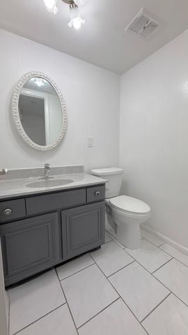 1739 Embassy Drive 202, West Palm Beach, FL 33401