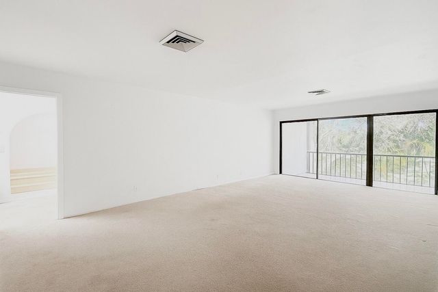 1739 Embassy Drive 202, West Palm Beach, FL 33401