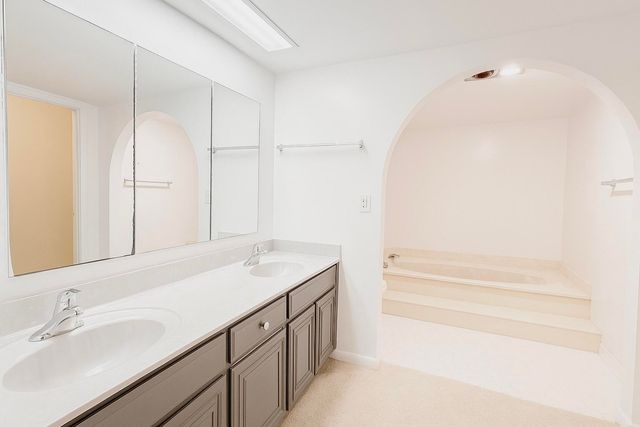 1739 Embassy Drive 202, West Palm Beach, FL 33401