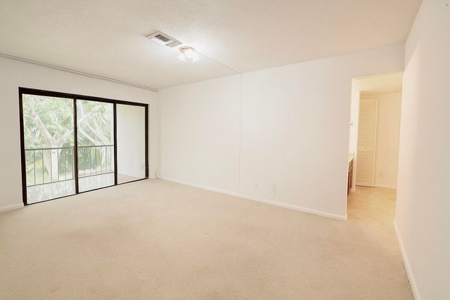 1739 Embassy Drive 202, West Palm Beach, FL 33401