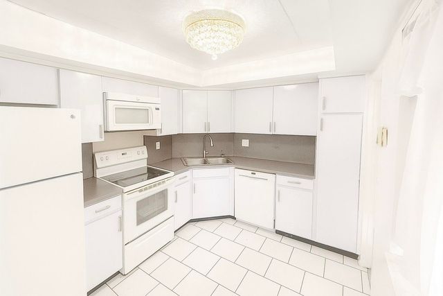 1739 Embassy Drive 202, West Palm Beach, FL 33401