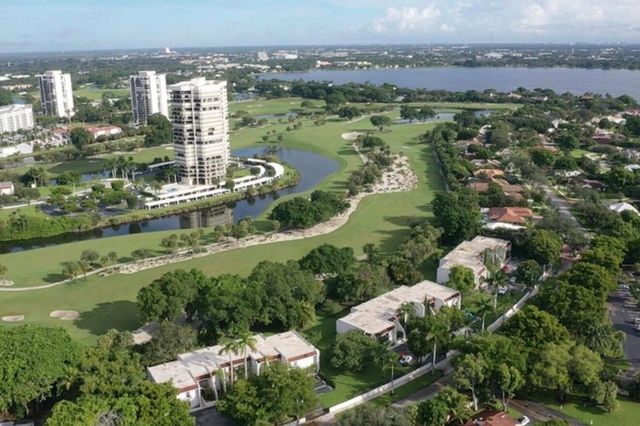 1739 Embassy Drive 202, West Palm Beach, FL 33401