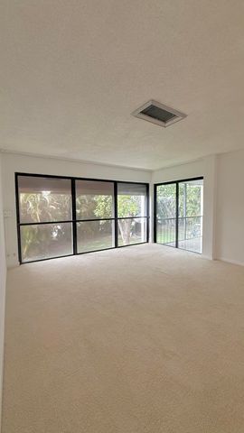 1739 Embassy Drive 202, West Palm Beach, FL 33401