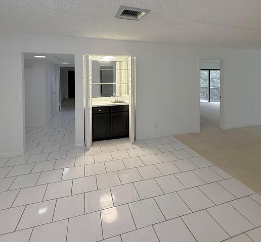 1739 Embassy Drive 202, West Palm Beach, FL 33401