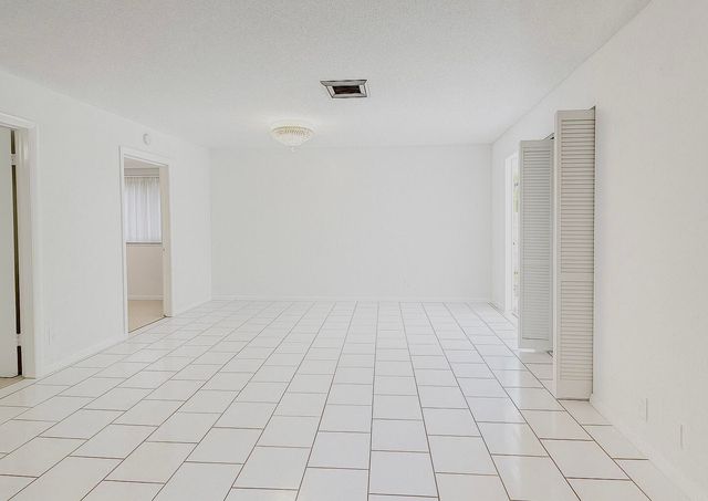 1739 Embassy Drive 202, West Palm Beach, FL 33401