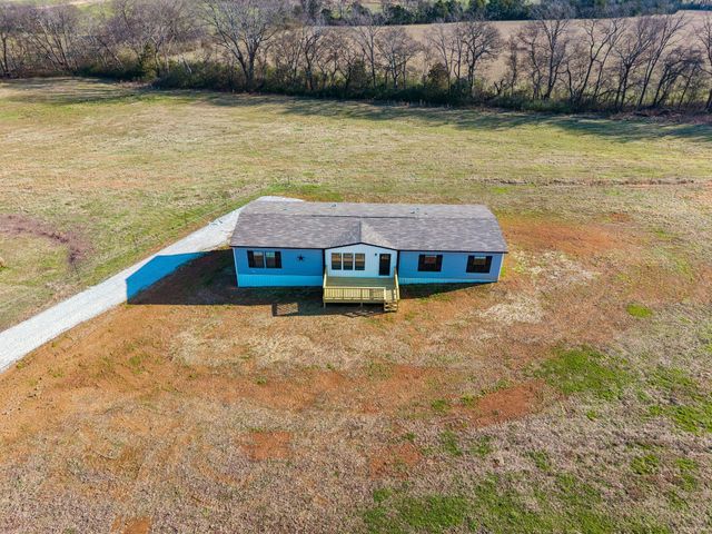 1053 Buncombe Rd, Belvidere, TN 37306