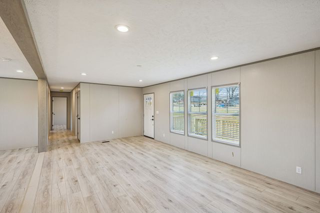 1053 Buncombe Rd, Belvidere, TN 37306