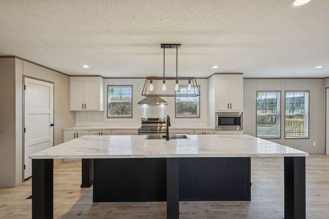 1053 Buncombe Rd, Belvidere, TN 37306