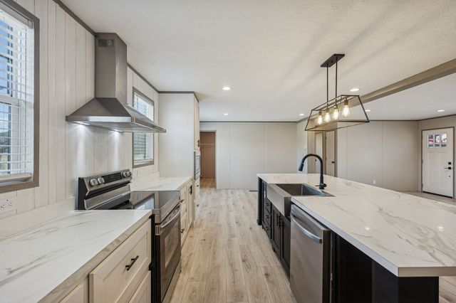 1053 Buncombe Rd, Belvidere, TN 37306