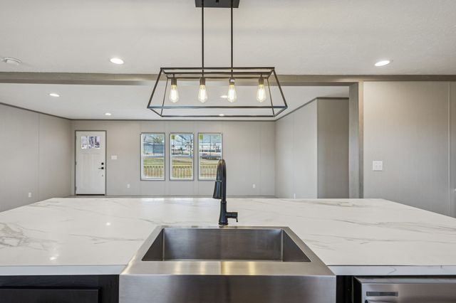 1053 Buncombe Rd, Belvidere, TN 37306