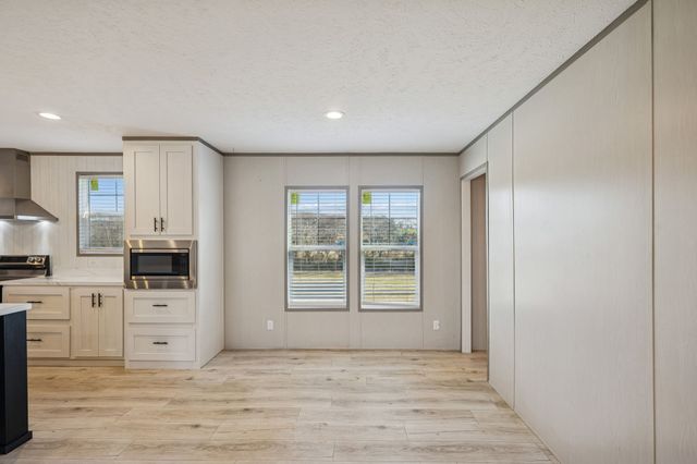 1053 Buncombe Rd, Belvidere, TN 37306