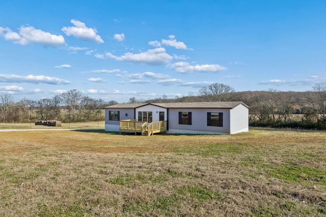 1053 Buncombe Rd, Belvidere, TN 37306
