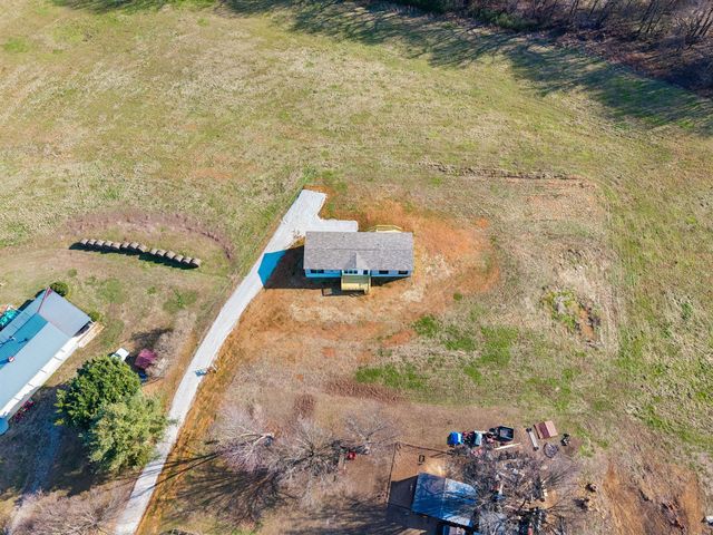 1053 Buncombe Rd, Belvidere, TN 37306