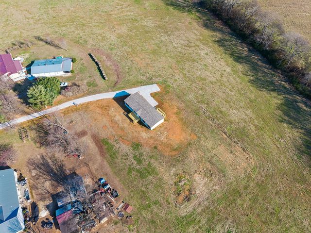 1053 Buncombe Rd, Belvidere, TN 37306