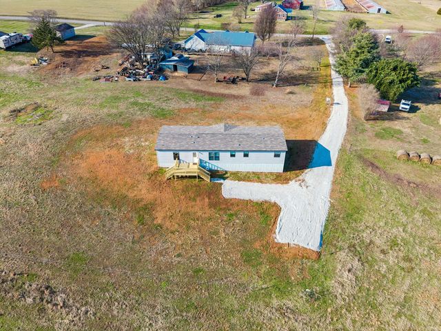 1053 Buncombe Rd, Belvidere, TN 37306