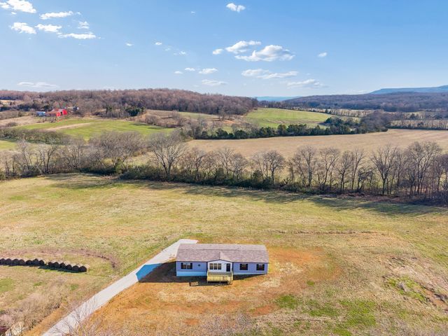 1053 Buncombe Rd, Belvidere, TN 37306