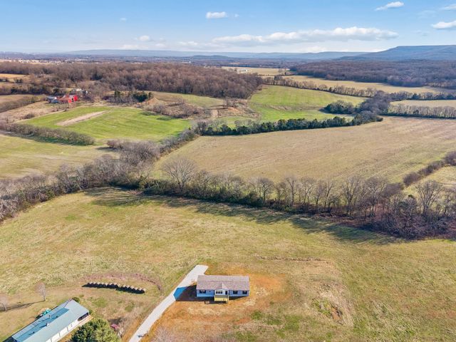 1053 Buncombe Rd, Belvidere, TN 37306