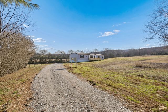 1053 Buncombe Rd, Belvidere, TN 37306