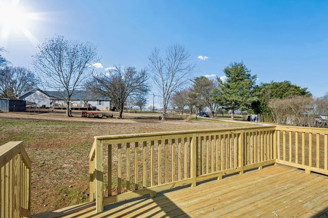 1053 Buncombe Rd, Belvidere, TN 37306