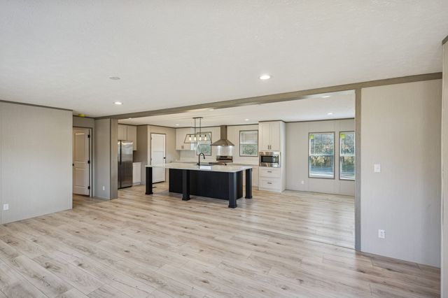 1053 Buncombe Rd, Belvidere, TN 37306