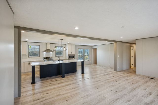 1053 Buncombe Rd, Belvidere, TN 37306