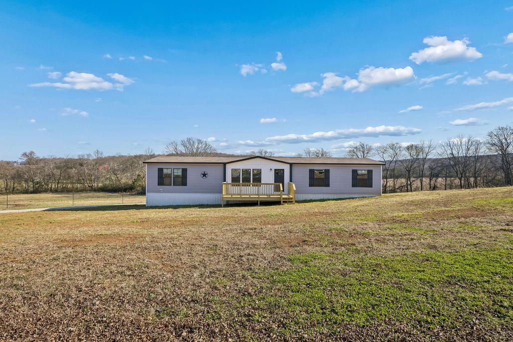 1053 Buncombe Rd, Belvidere, TN 37306