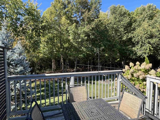 2340 LADYBIRD DRIVE, Neenah, WI 54956