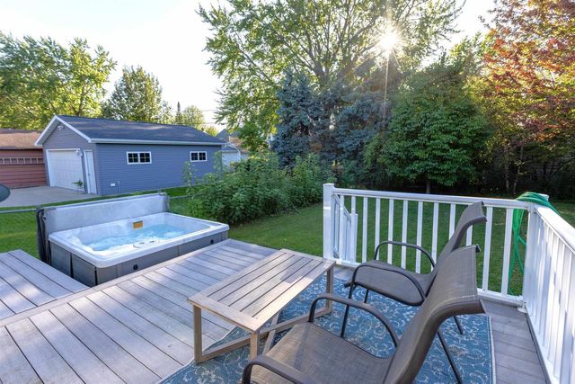 605 CHESTNUT STREET, Neenah, WI 54956
