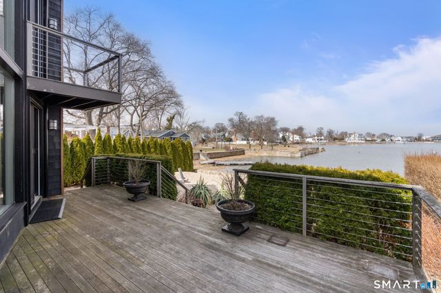 17 Seabreeze Place, Norwalk, CT 06854