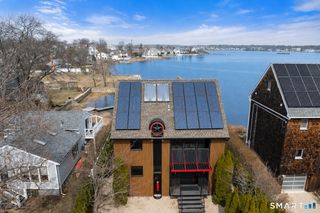 17 Seabreeze Place, Norwalk, CT 06854